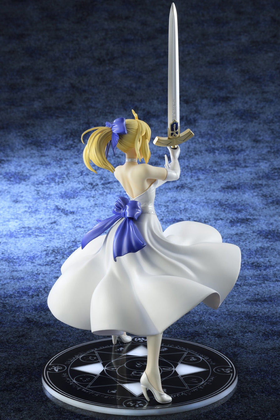 Fate/Stay Night Saber 1/8フィギュア Amazon.com: Gift Fate/stay night: Saber PVC Figure (1:8 Scale